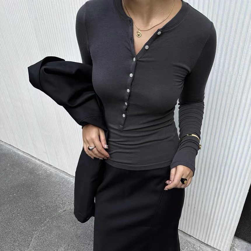 This autumn new Henry collar wool slimming base layer sweater with shell buttons makes you look tall and slender. It's a thin, long-sleeved knitted sweater for women details Picture