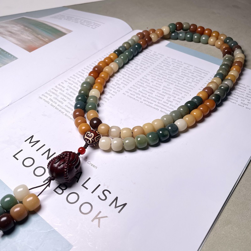 Wholesale of Bodhi Root Dunhuang color charcoal-baked old sandalwood Buddha hand pendants, lotus pendants, cultural play Buddhist beads, men's and women's necklaces Application Scenario