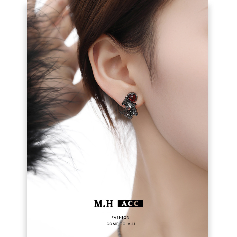 Dark Night original style black butterfly earrings, niche and high-end Gothic subculture earrings, sweet and cool quality earrings Specification image