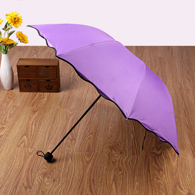 The manufacturer wholesals creative three-fold vinyl umbrellas that bloom upon contact with water, gift advertising umbrellas, and umbrellas that can be used as logos details Picture