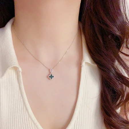 Korean version exquisite and fashionable micro-inlaid zircon four-leaf flower earrings, feminine charm, daily commuting super shiny necklace ring wholesale Korean version exquisite and fashionable micro-inlaid zircon four-leaf flower earrings, feminine charm, daily commuting super shiny necklace ring wholesale