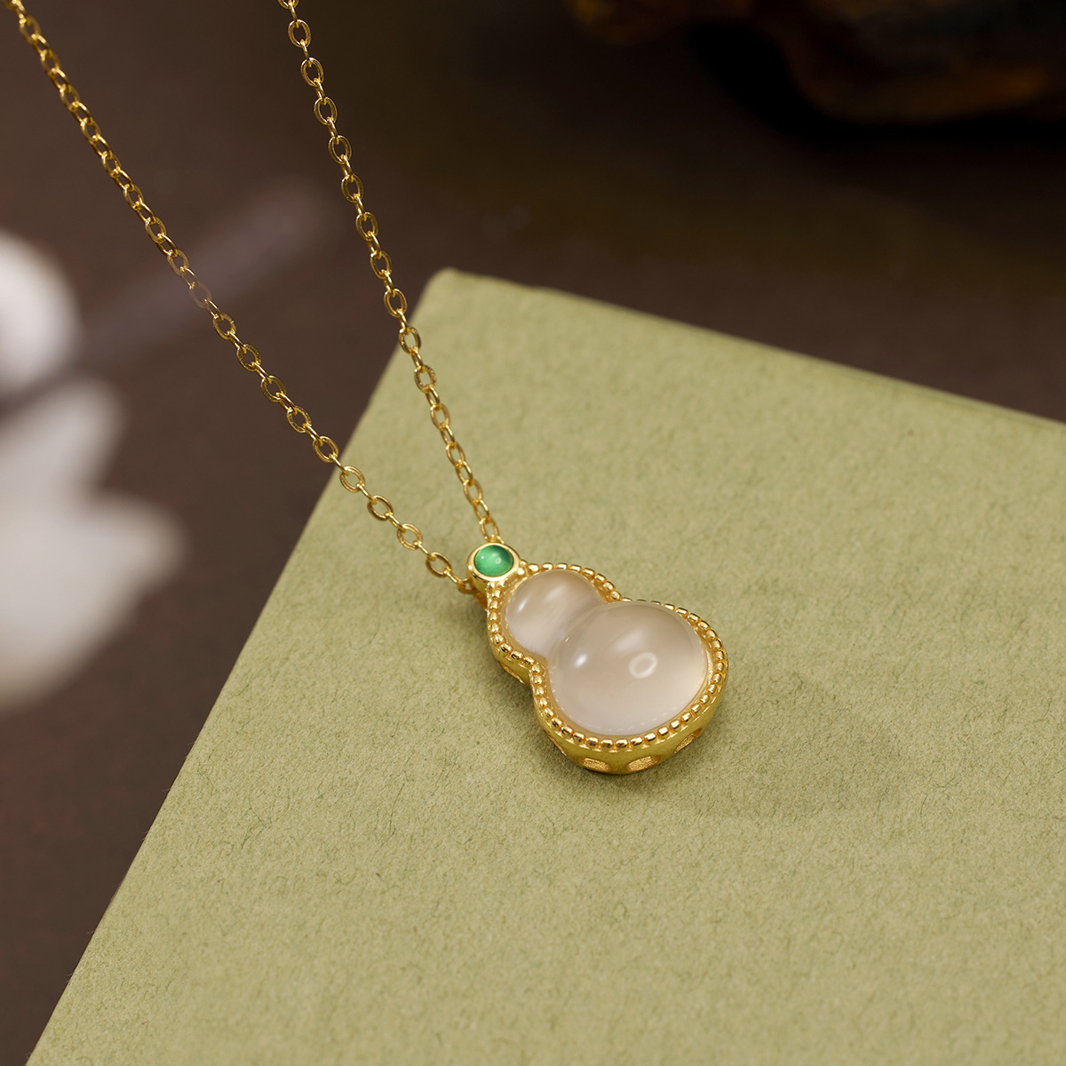 New Chinese-style high ice transparency natural white chalcedony gourd S925 silver necklace, a high-end collarbone chain that makes women look fair and elegant Specification image