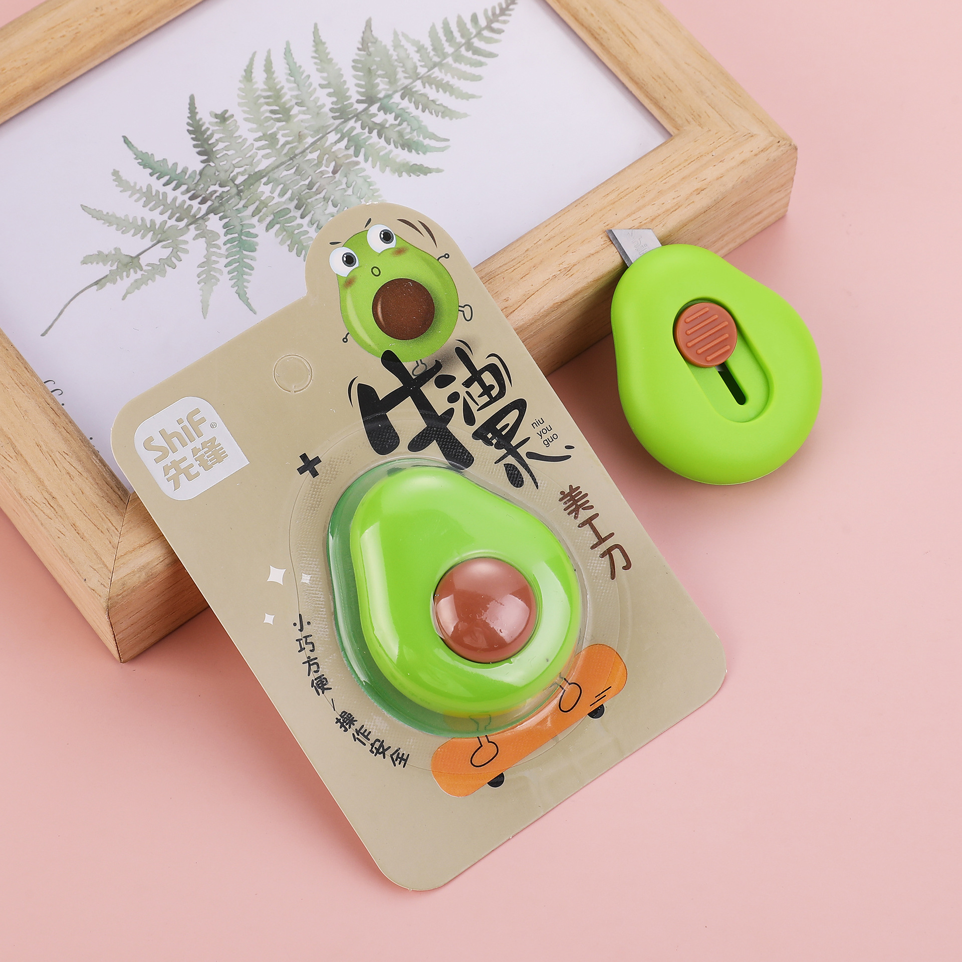Pioneer 8149 Avocado Utility knife, parcel opening knife, paper cutting knife, wallpaper knife, hand knife, widely used by students Application Scenario
