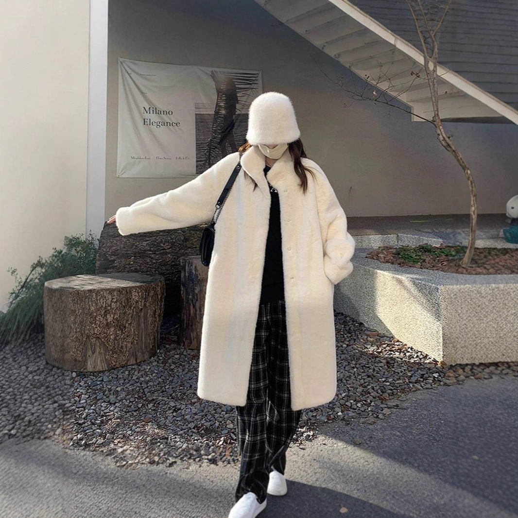 For the autumn and winter of 2025, there is a thick, long stand-up collar mink, mink fur and fur integrated coat for women Item Picture