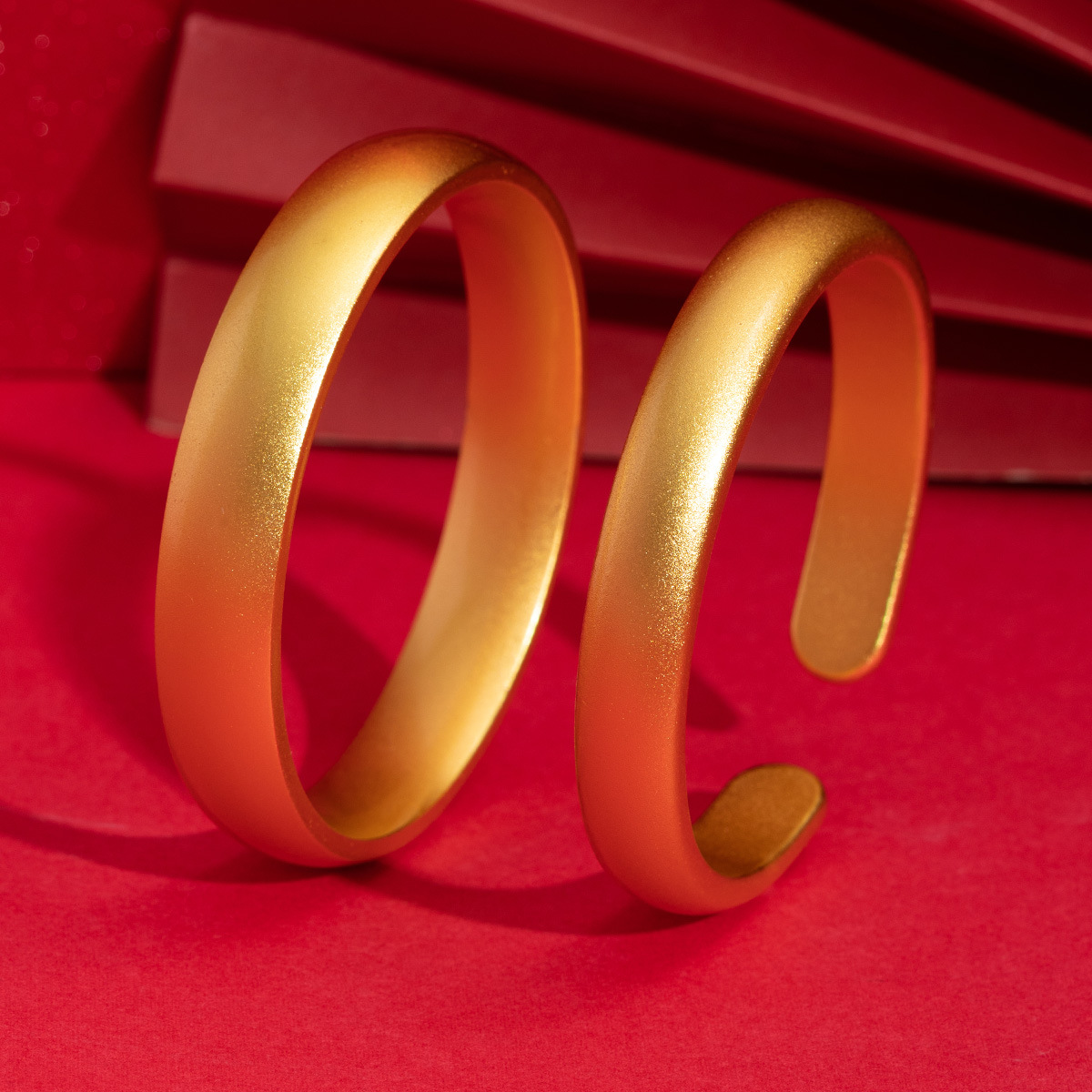 Wholesale of the same style as the gold store, ancient sand gold exquisite craftsmanship, versatile plain ring tire bracelet, copper gold-plated loach back wide face bracelet