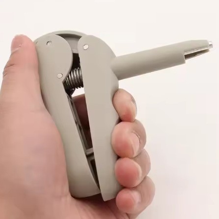Cross-border exclusive dental compound dispensing gun, silicone rubber conveyor, manual resin conveyor, high-temperature resistant ligation gun Application Scenario
