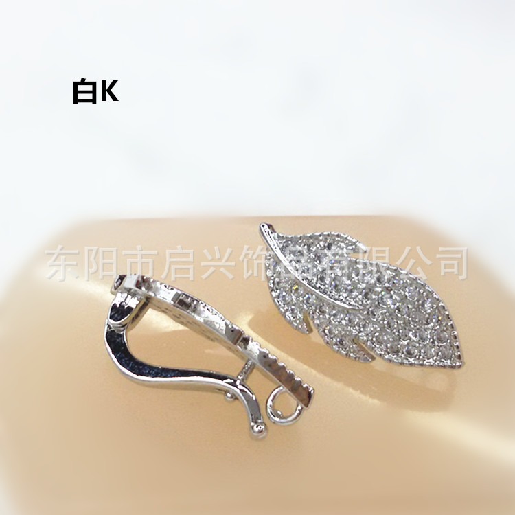 وتوزع قطع الحلي عالية الجودة من طراز Diy في شكل قطع من أوراق الشجر الماسية Specification image
