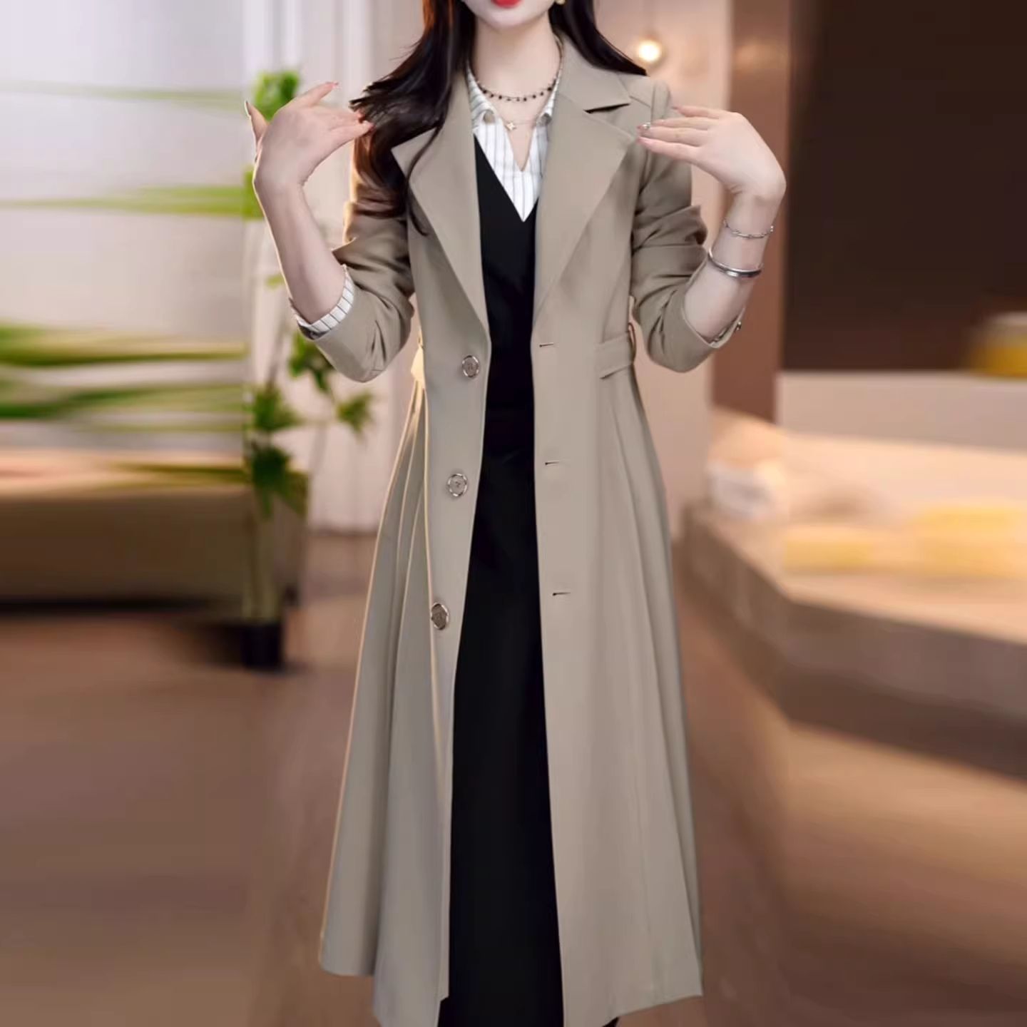 风衣/衣服批发/钓鱼衫/女装新款/风衣女宽松韩版白底实物图