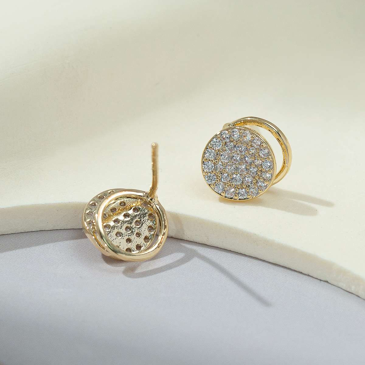 Xuhui Jewelry 925 Silver Needle with zirconium inlaid copper plated with real gold, new style, versatile and high-end, light luxury round stud earrings for women Specification drawing