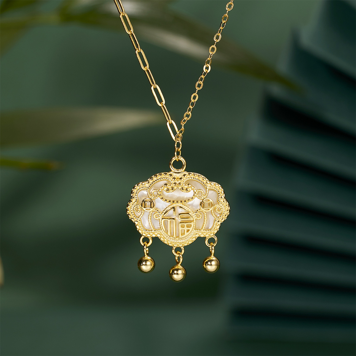 Good Fortune and Peace Lock necklace for women, no fading, court white shell longevity lock, collarbone chain for women, S925 sterling silver full figure