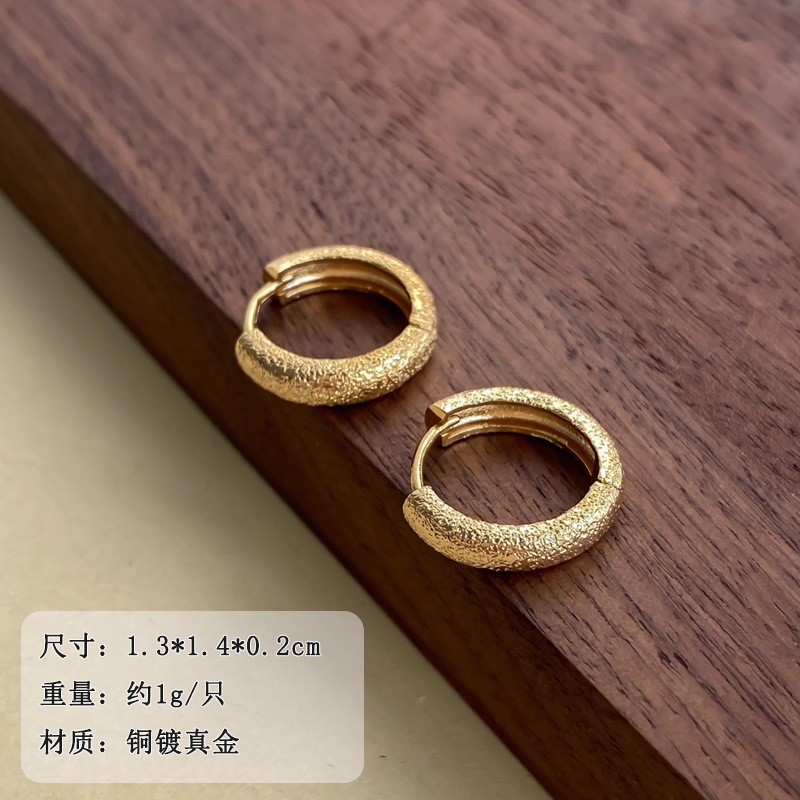 Simple and exquisite golden crushed ice gritty frosted plain ring earrings, fashionable and versatile, high-end ear buckles and earrings details Picture