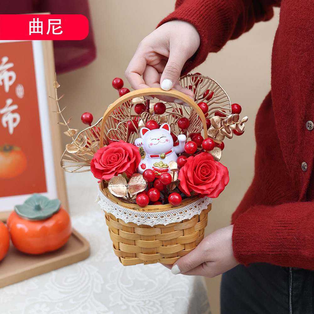 春节新年红果招财猫仿真玫瑰花篮喜庆氛围装饰乔迁新居创意礼物