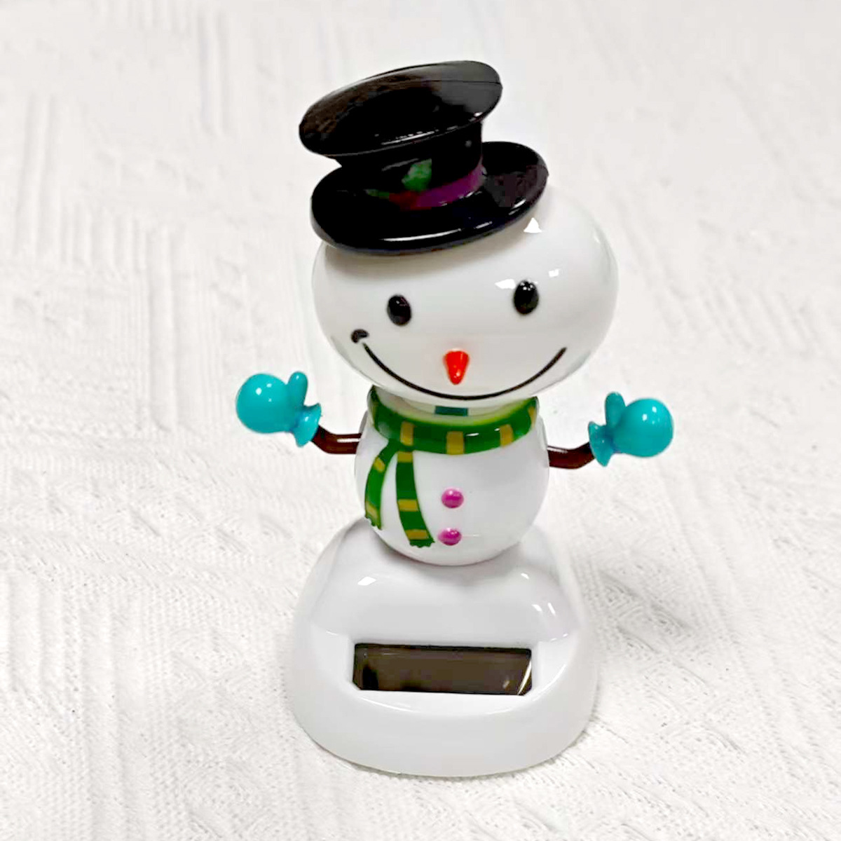 Cross-border new solar automatic rocker, Christmas holiday gifts, black hat, scarf, snowman ornaments are available for wholesale Application Scenario