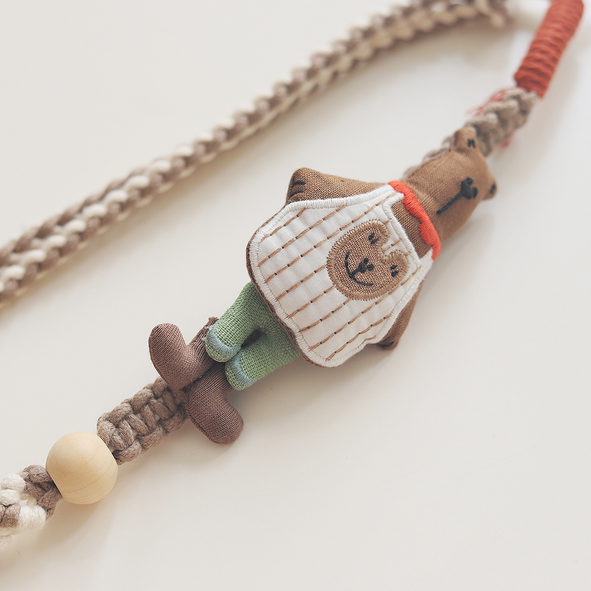 Original design hand-woven mobile phone lanyard, animal figurine, long crossbody lanyard, anti-loss, adjustable length, shoulder strap for women Application Scenario