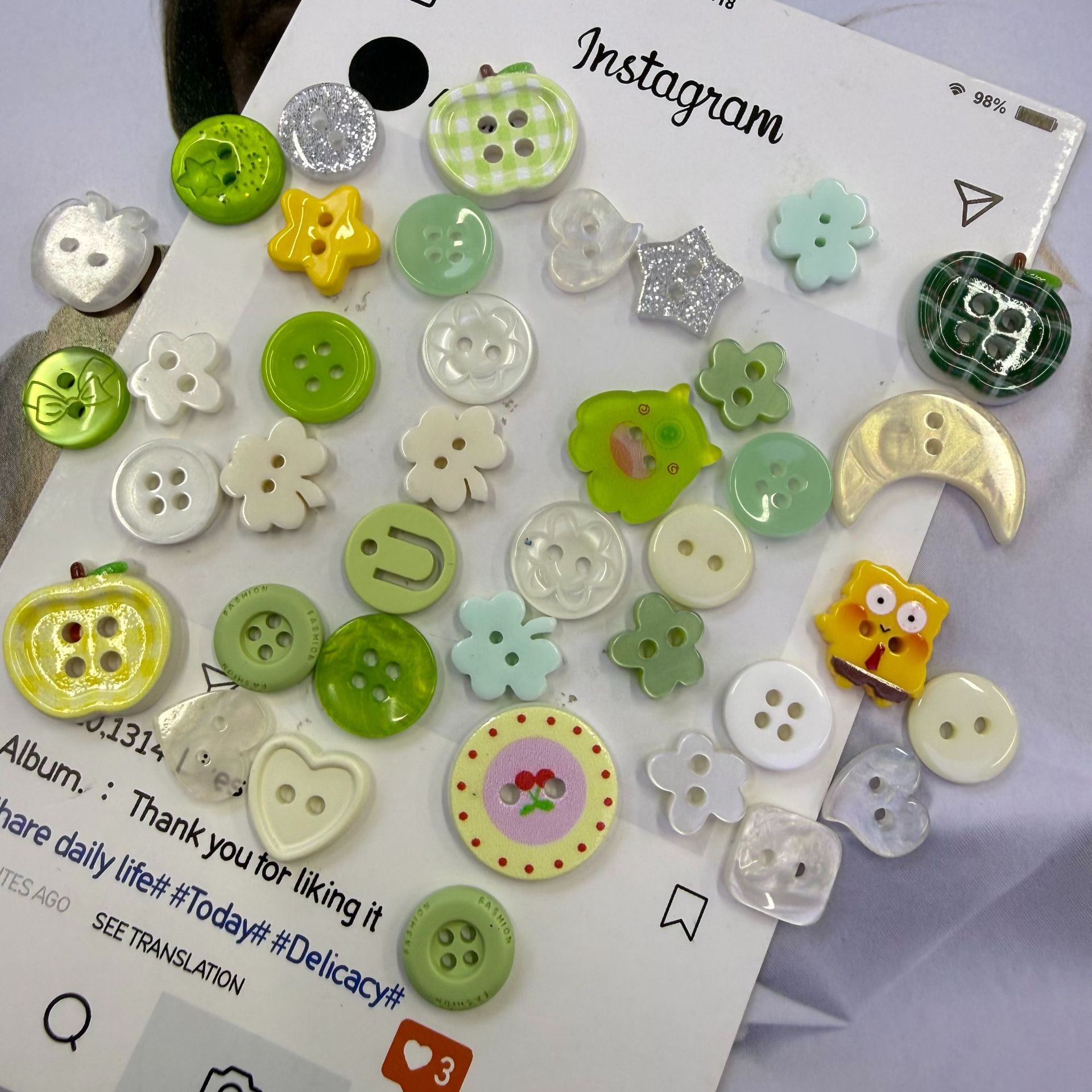 ins Apple Button Mix and Match Collection, painbag materials, diy handmade accessories, Kids' Clothes, handcrafted ledger, doll decorations Application Scenario