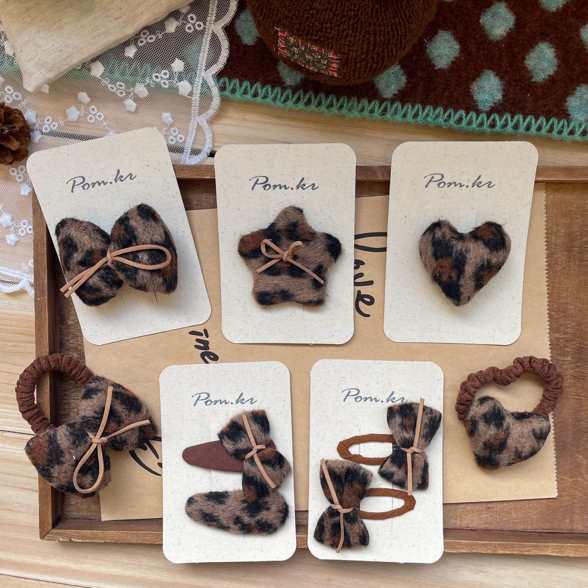 New Korean-style retro leopard print bow children's hair clips, sweet and cool girl velvet side hair clips, hair accessories, BB clips for girls details Picture