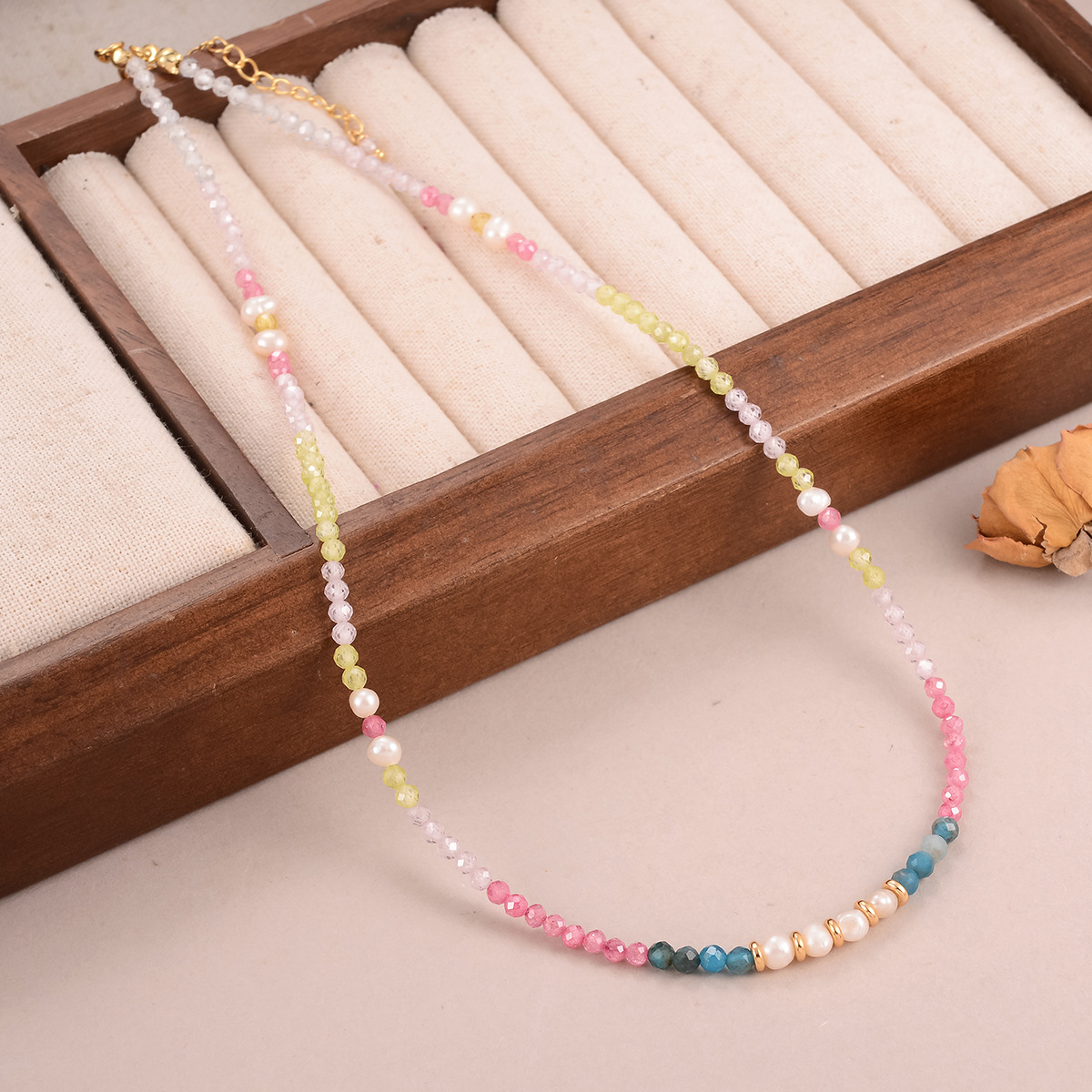 Simple and fresh heart-shaped geometric necklace, summer versatile beaded dopamine necklace, fashionable new collarbone chain for women Specification image