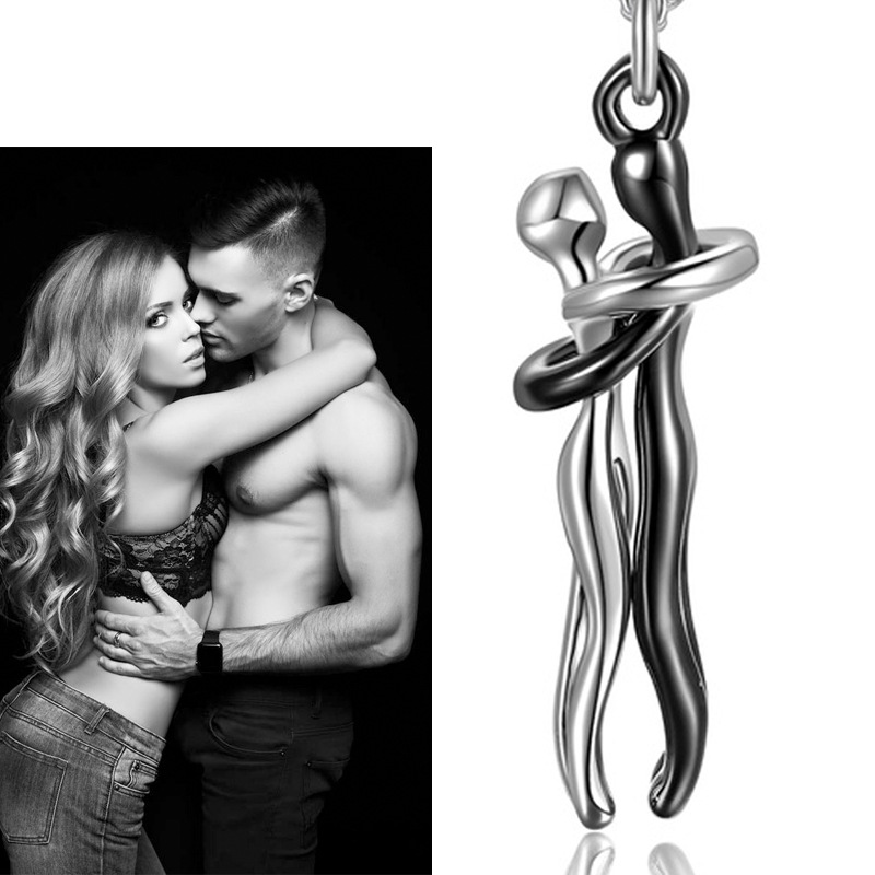 原创情侣拥抱吊坠项链女黑色时尚吊坠情侣项链恋人见证珠宝批发产品图