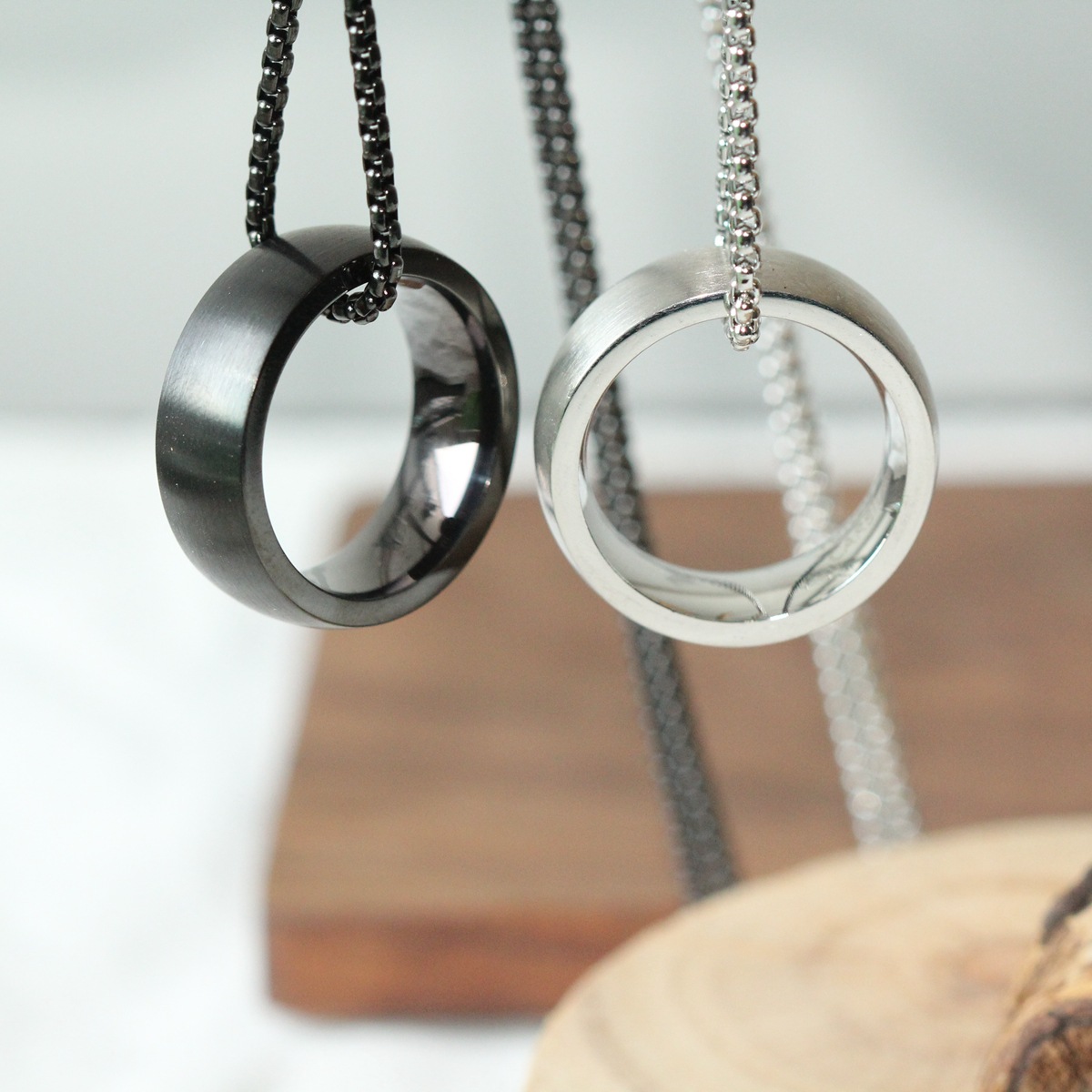 Aliexpress Shein Classic versatile sweater chain, pearl chain, plain ring pendant, a must-have stainless steel necklace for trendy men