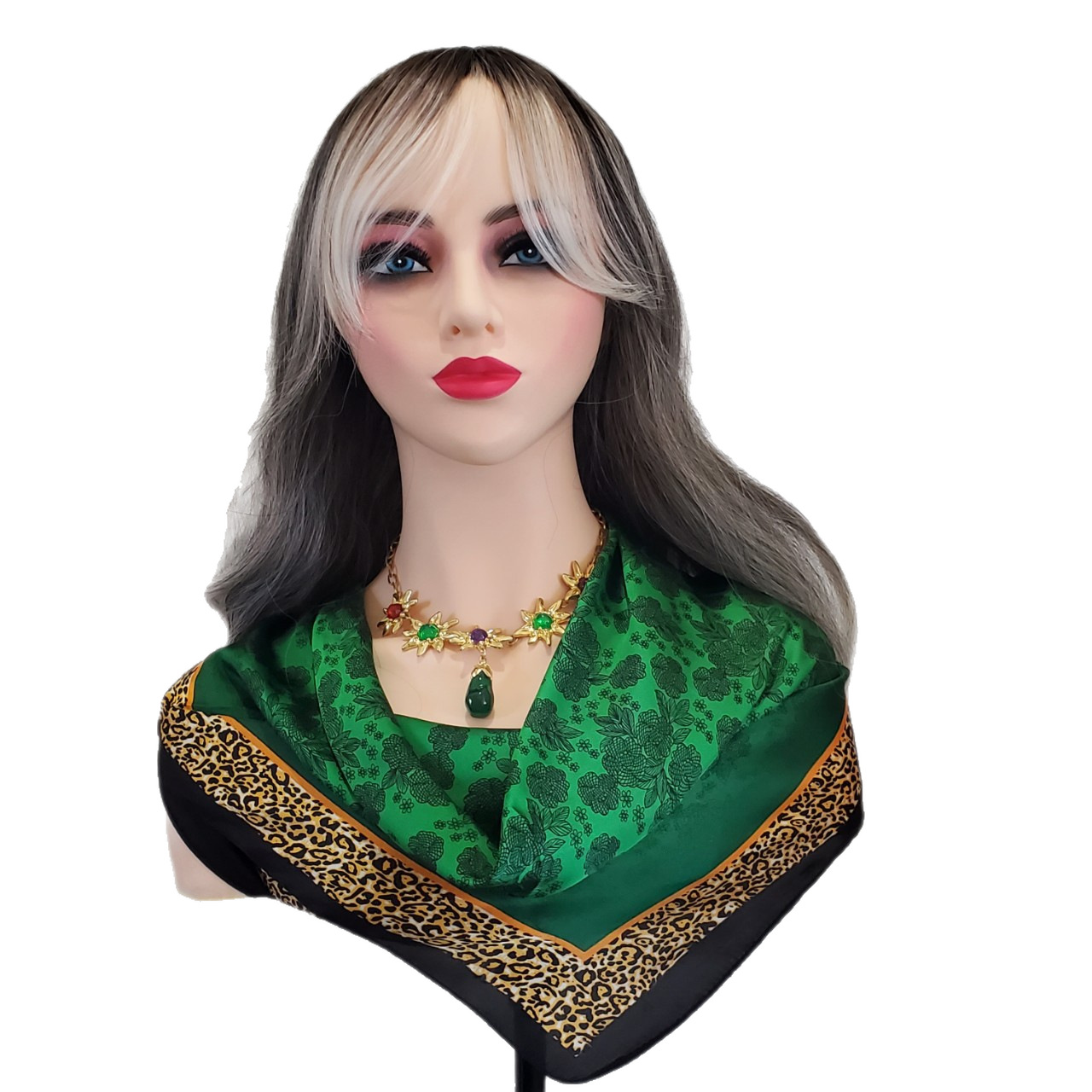 A wig for a woman with long curly hair, a figure-eight fringe, a middle-parted cosplay with small lace, a natural full side-swept fringe, and long curly hair Item Picture
