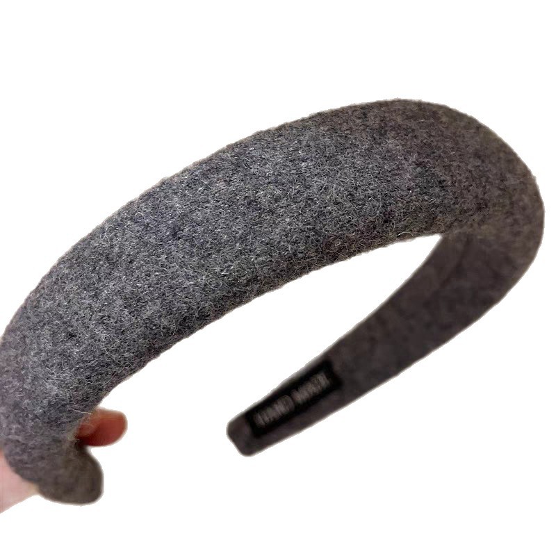 The Korean-style autumn and winter woolen high top sponge hair band is simple and fashionable, versatile for going out, and can make your face look good. It is a small pressure hair band and hair accessory Item Picture