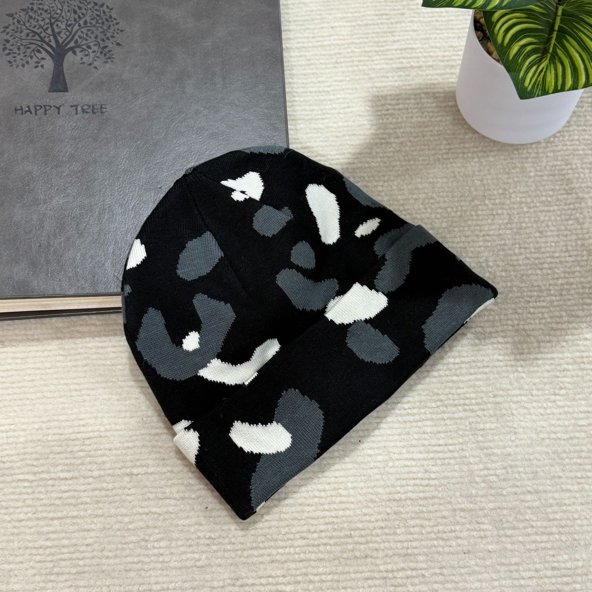 2025 New autumn and winter woolen caps, outdoor casual ski caps, European and American cold caps, warm jacquard camouflage knitted caps for men Application Scenario