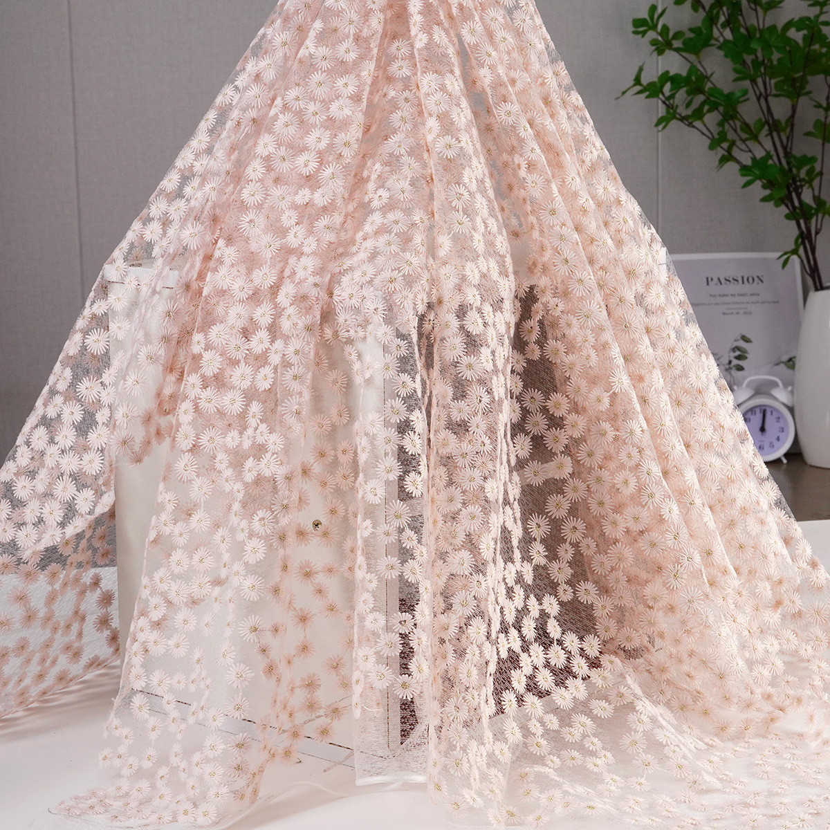 Sunflower mesh handbag, embroidered fabric, multi-color embroidered fabric, internet-famous style, small daisies, diy handmade bouquet Application Scenario