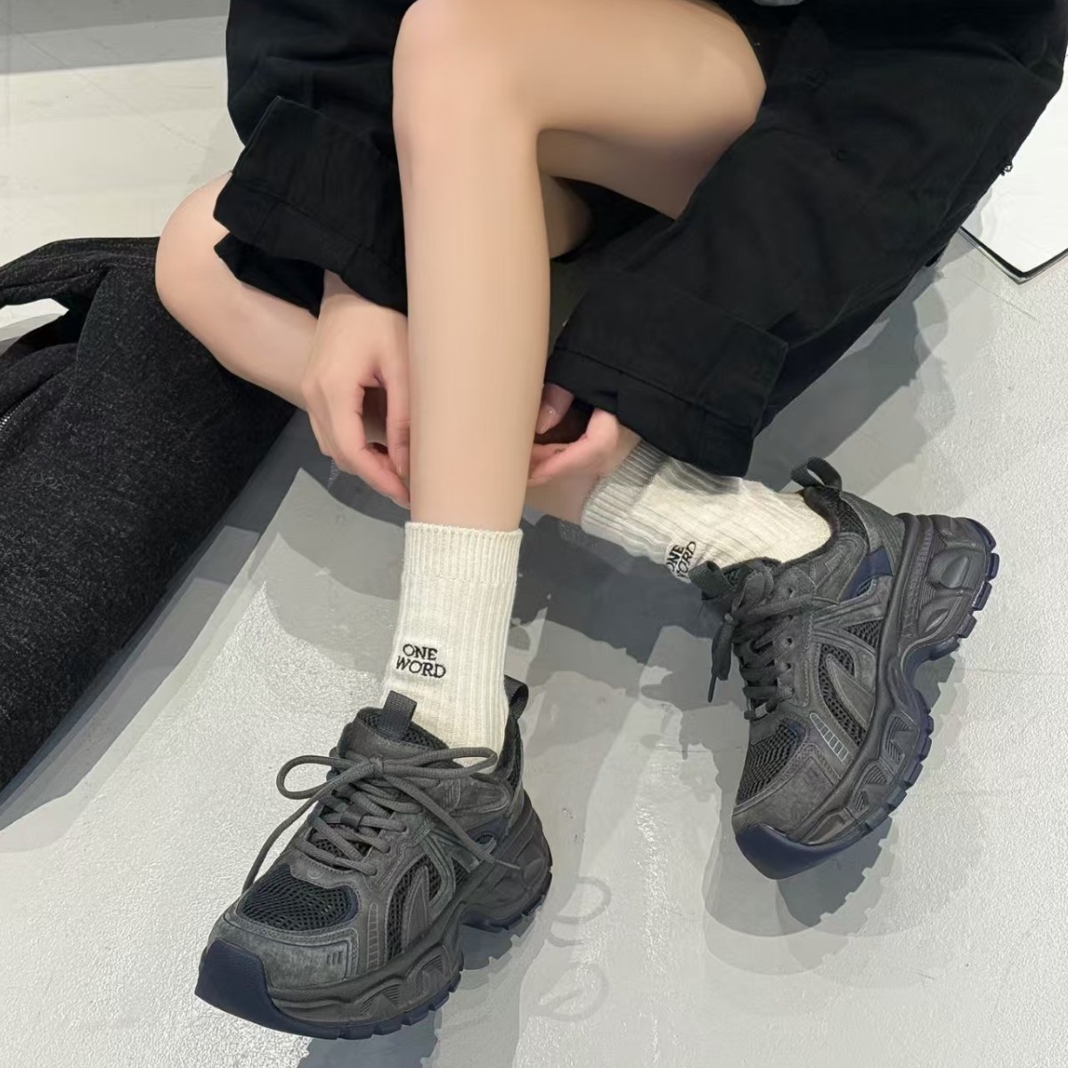 Fleece dad shoes for women 2025 autumn/Winter new retro genuine leather sports casual shoes, versatile thick-soled color-blocking running shoes Application Scenario