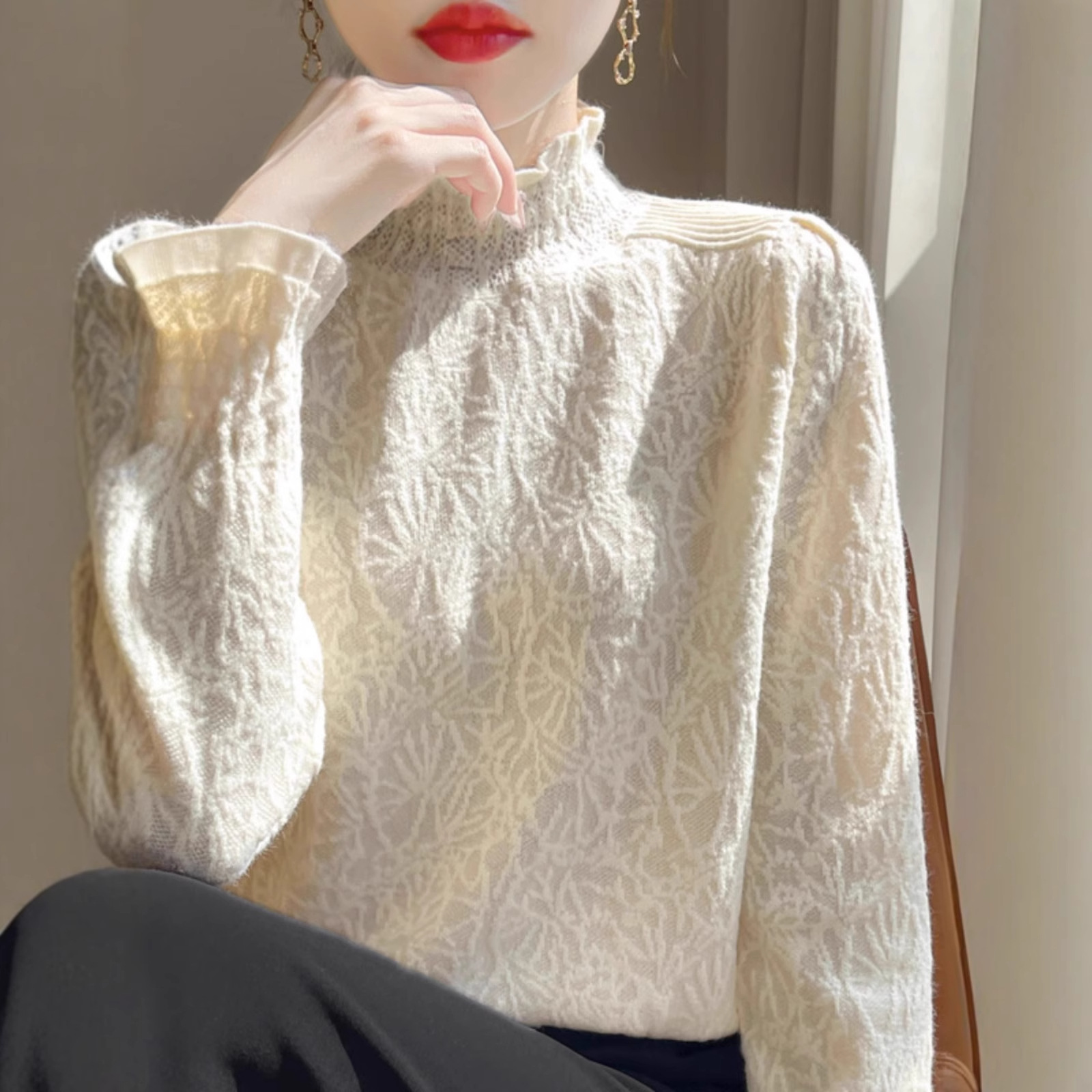 The 2025 autumn/winter new style lace and black ear-trimmed semi-high neck base layer for women is super stylish. Pair it with an A9325 sweater