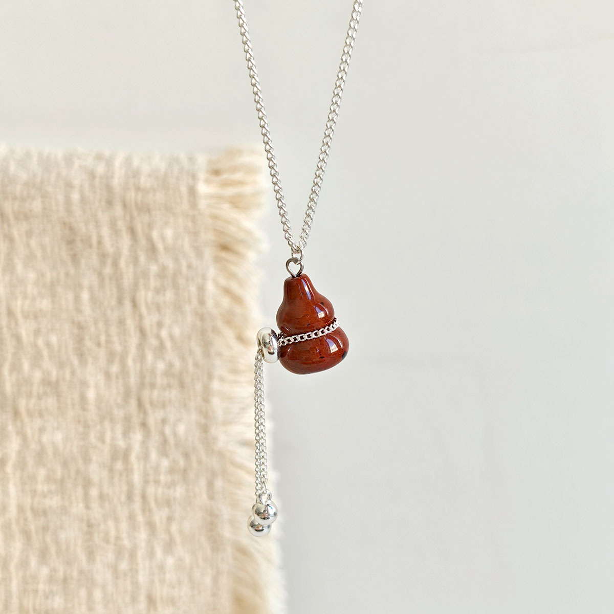 New Chinese-style natural stone gourd pendant sweater chain, light luxury and high-end feel, simple and long necklace in Chinese style, clothing accessories