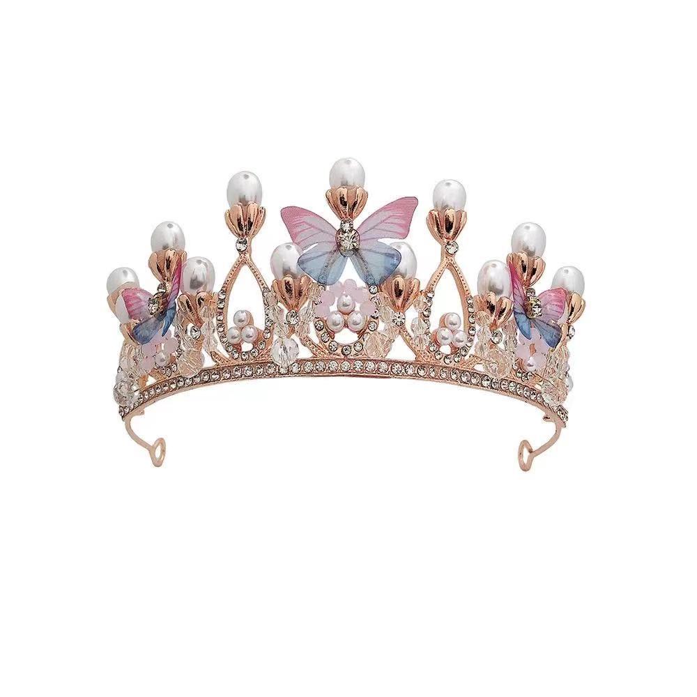 فتاة صينية صغيرة في ليلة عيد ميلاد الأميرة صاحبة التاج الملكي Item Picture