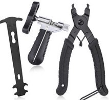 Bicycle chain disassembly tools, repair sets, chain cutters, chain rulers, quick-release buckles, magic buckle accessories Application Scenario