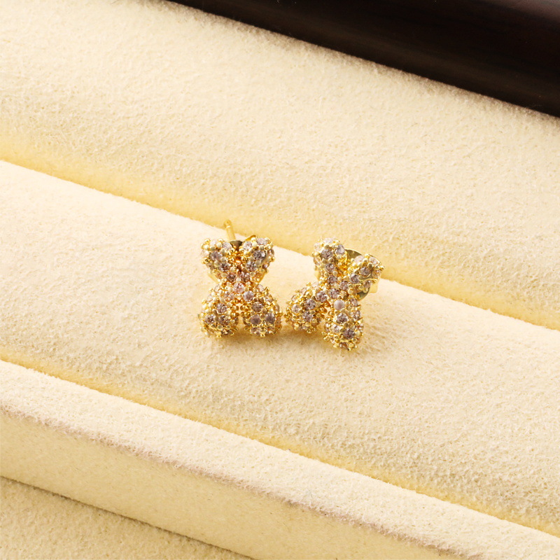 饰品/耳饰/耳钉/珍珠耳钉/耳钉植绒产品图