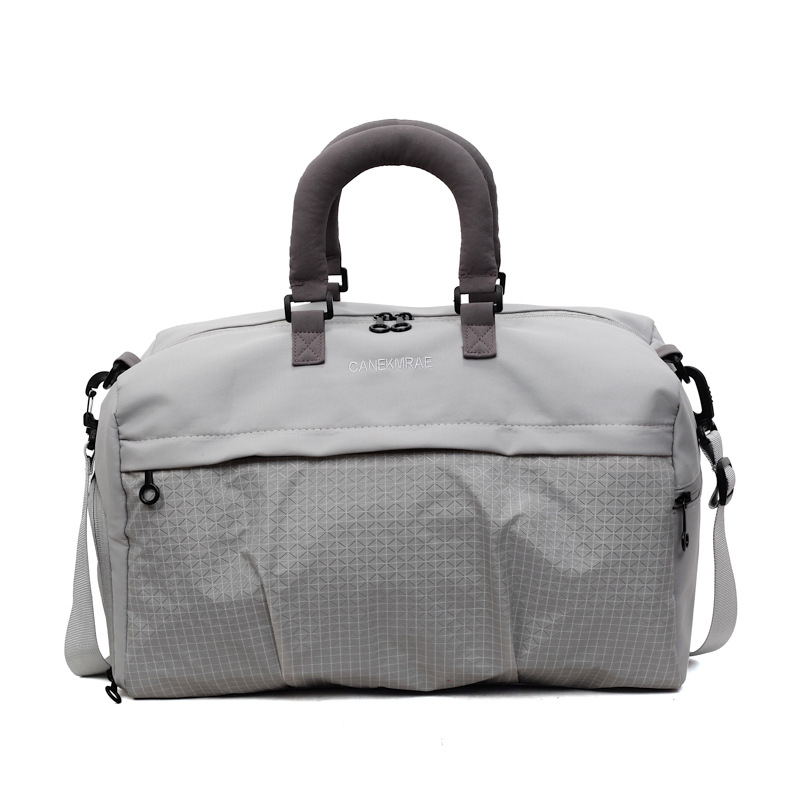 短途旅行包女轻便多功能斜挎运动健身包手提出差大容量收纳行李袋白底实物图