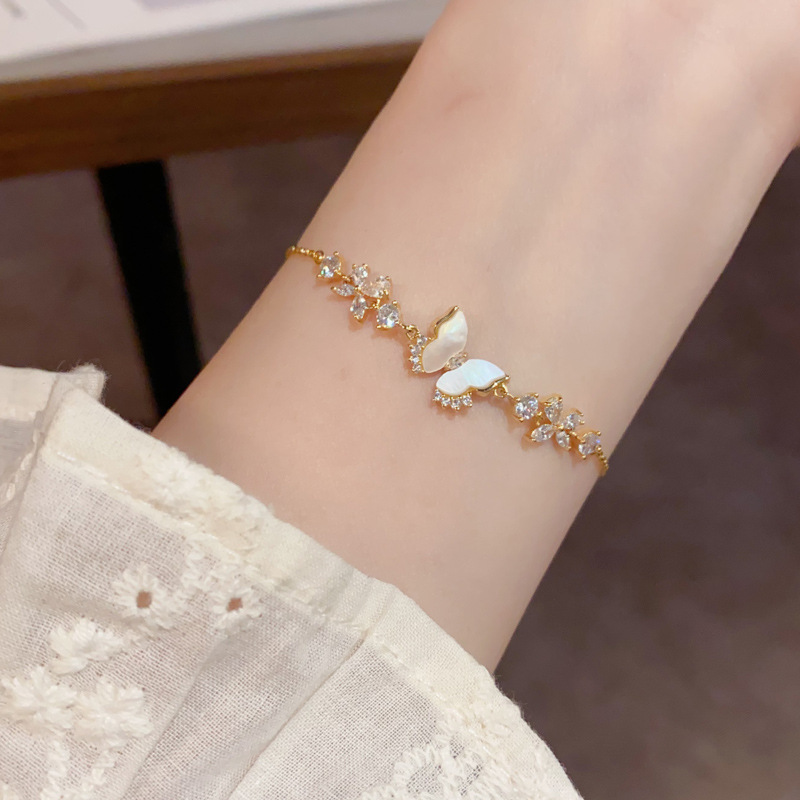 Francés ligero lujo moda premium sentido micro zirconia concha mariposa pulsera mujer personalidad temperamento una centena de accesorios al por mayor Application Scenario