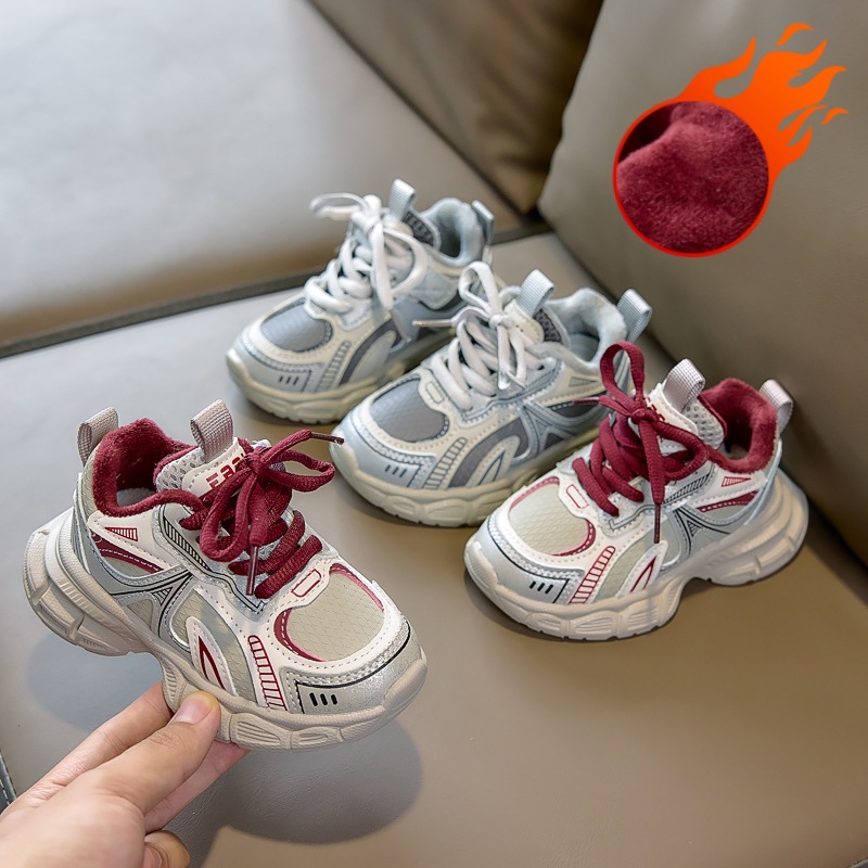 The new Spring and autumn 2025 collection of boys' and girls' sports shoes, children's and adults' casual dad shoes, and running shoes have become a cross-border hit Application Scenario
