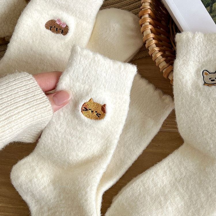 24 New autumn and winter thickened, warm and cute Korean cartoon animal sleep pile soft floor socks details Picture