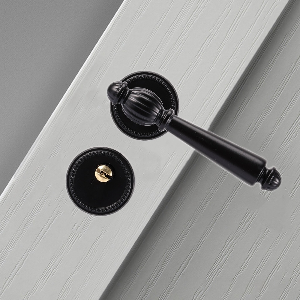 French light luxury retro bedroom door lock, golden indoor magnetic silent lock, wooden door, room door handle, split lock Application Scenario