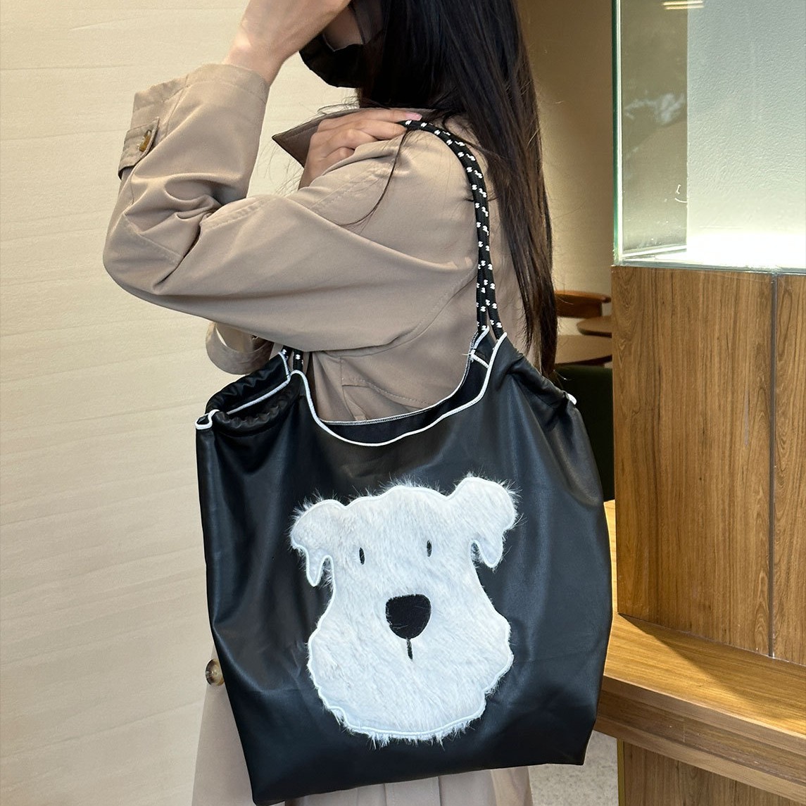 2025 nueva pu tote bolsa mujer gran capacidad negro un hombro crossbody bolsa snoopy cute bordado bolsa de compras Application Scenario