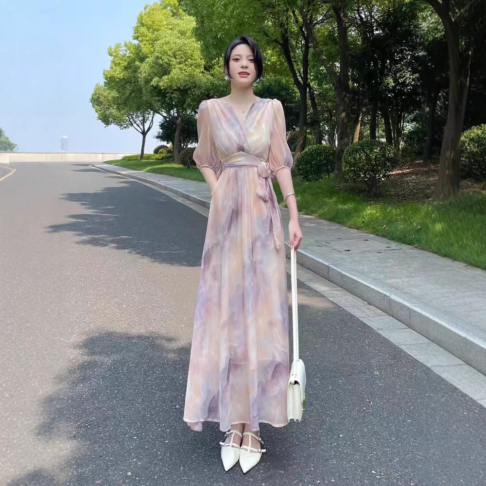 碎花连衣裙女2025夏季新款设计感气质收腰显瘦茶歇法式系带长裙子