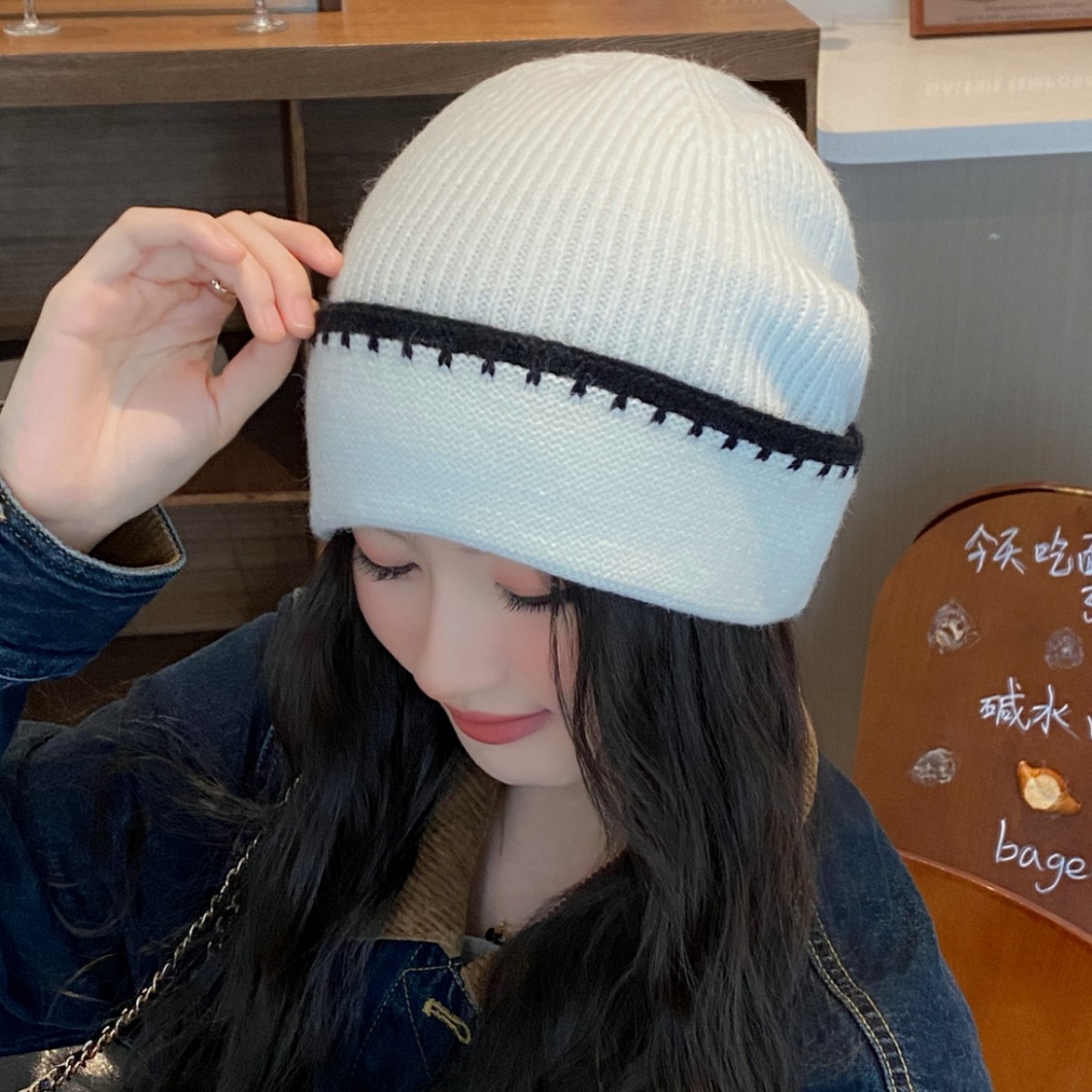 秋冬季网红同款韩版拼色毛线帽秋冬保暖ins风时尚软糯针织帽黑色白底实物图