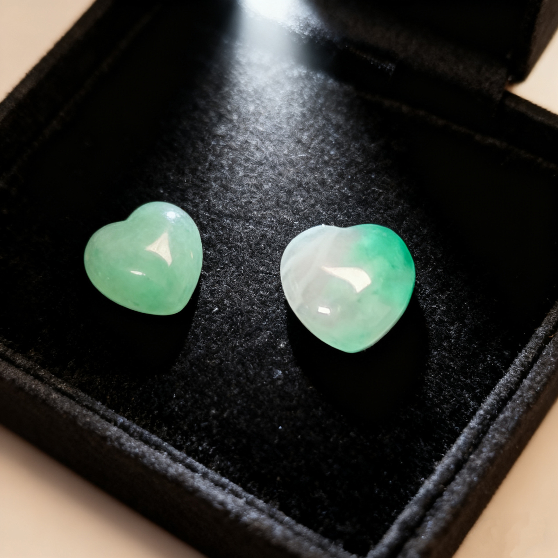 Natural African jadeite pendants, heart-shaped wishing stones, heart-shaped pendants, diy handmade jewelry accessories wholesale
