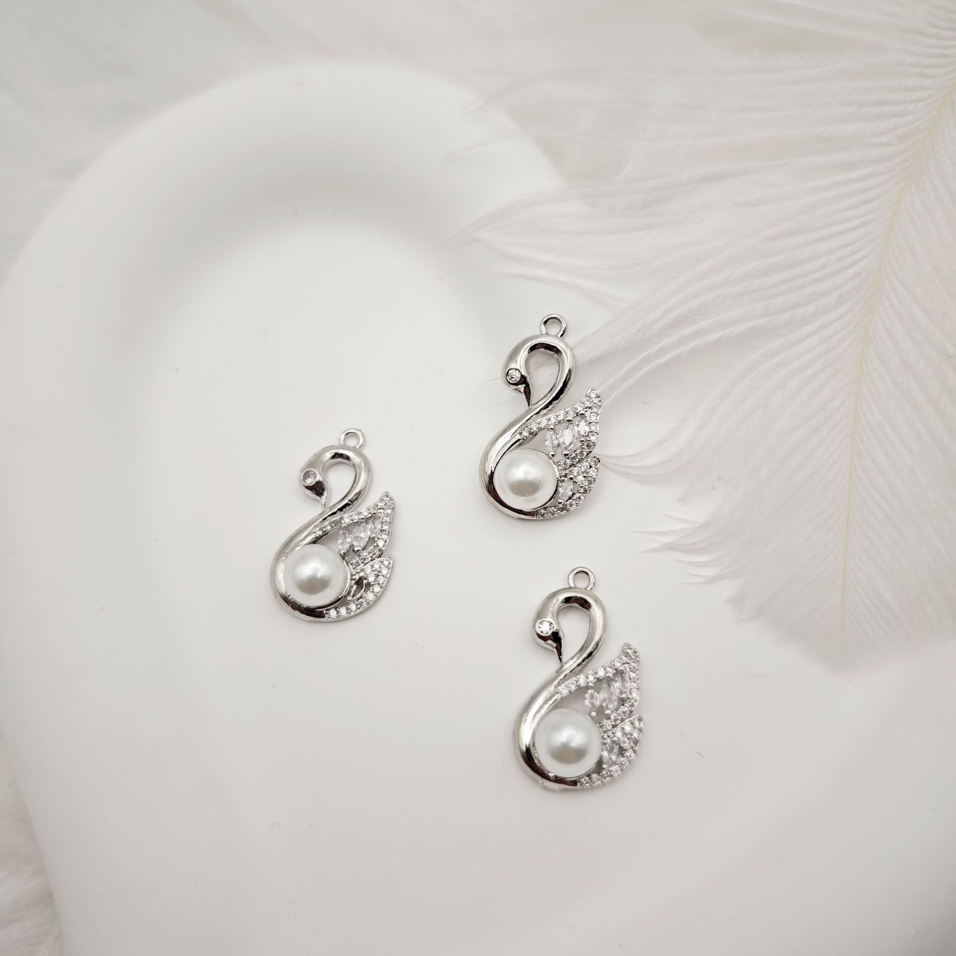 Copper inlaid zircon swan pendant, diy handcrafted jewelry accessory, beaded bracelet, necklace accessory, pendant Application Scenario