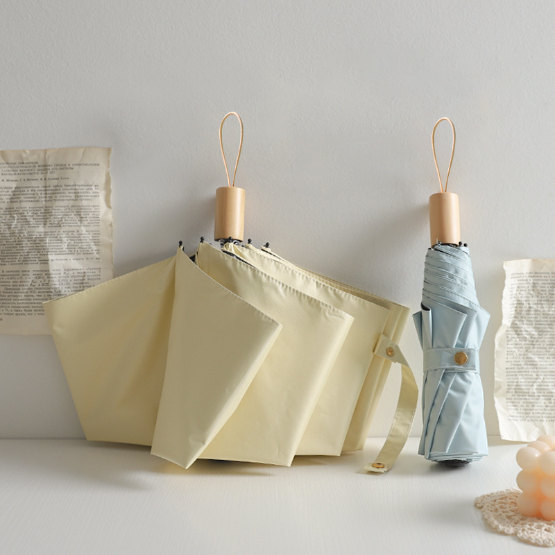 In-stock three-fold plain sun umbrella, 8-bone sun protection and UV-blocking sun umbrella, women's advertising gift, folding umbrella Application Scenario