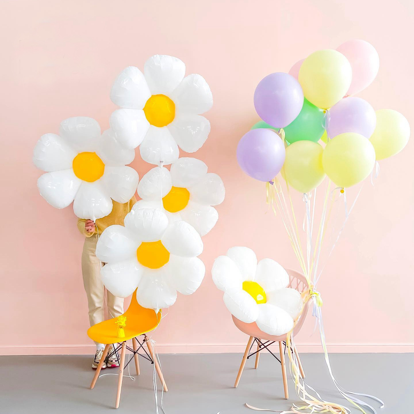 Cross-border oversized ins Daisy aluminum film balloon smiling chrysanthemum photo prop, extra-large baby and children's birthday party Specification image