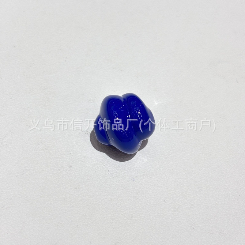 Through hole multi-color baked paint acrylic cake beads, handmade jewelry accessories, diy mobile phone chains, key chains, bag hanging materials Application Scenario