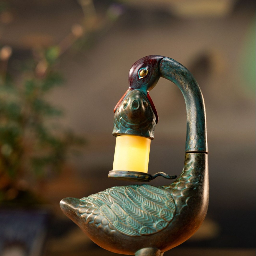 The "Wild Goose Fish Copper Lamp" is a new Chinese-style home decoration item, a Han-style antique copper cultural and creative handicraft, and a business companion for enterprises Item Picture
