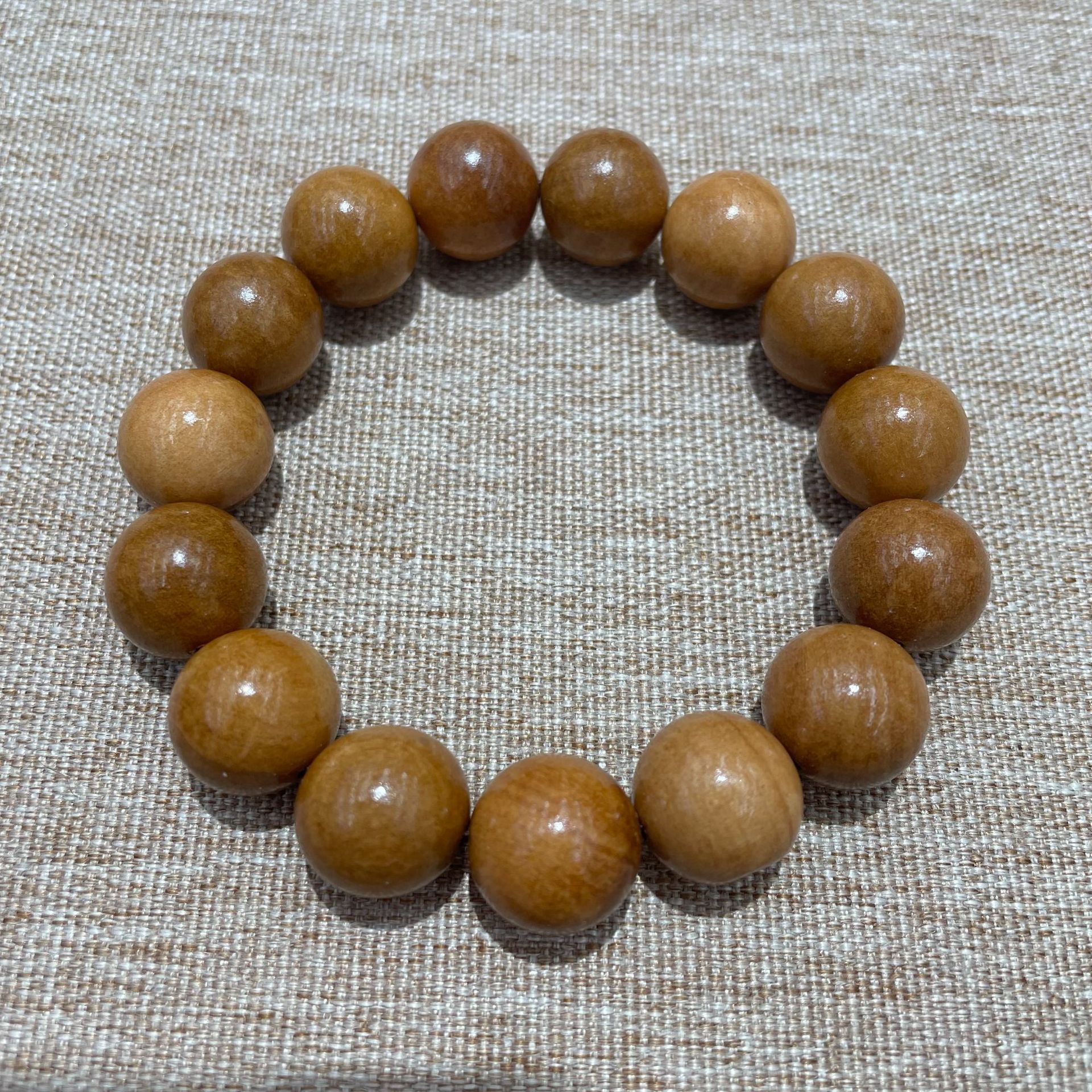 Natural peach wood bracelet, the guardian deity of the five paths of Wealth, Buddhist prayer beads and prayer beads, men's and women's Buddhist prayer beads couple bracelets as gifts Application Scenario