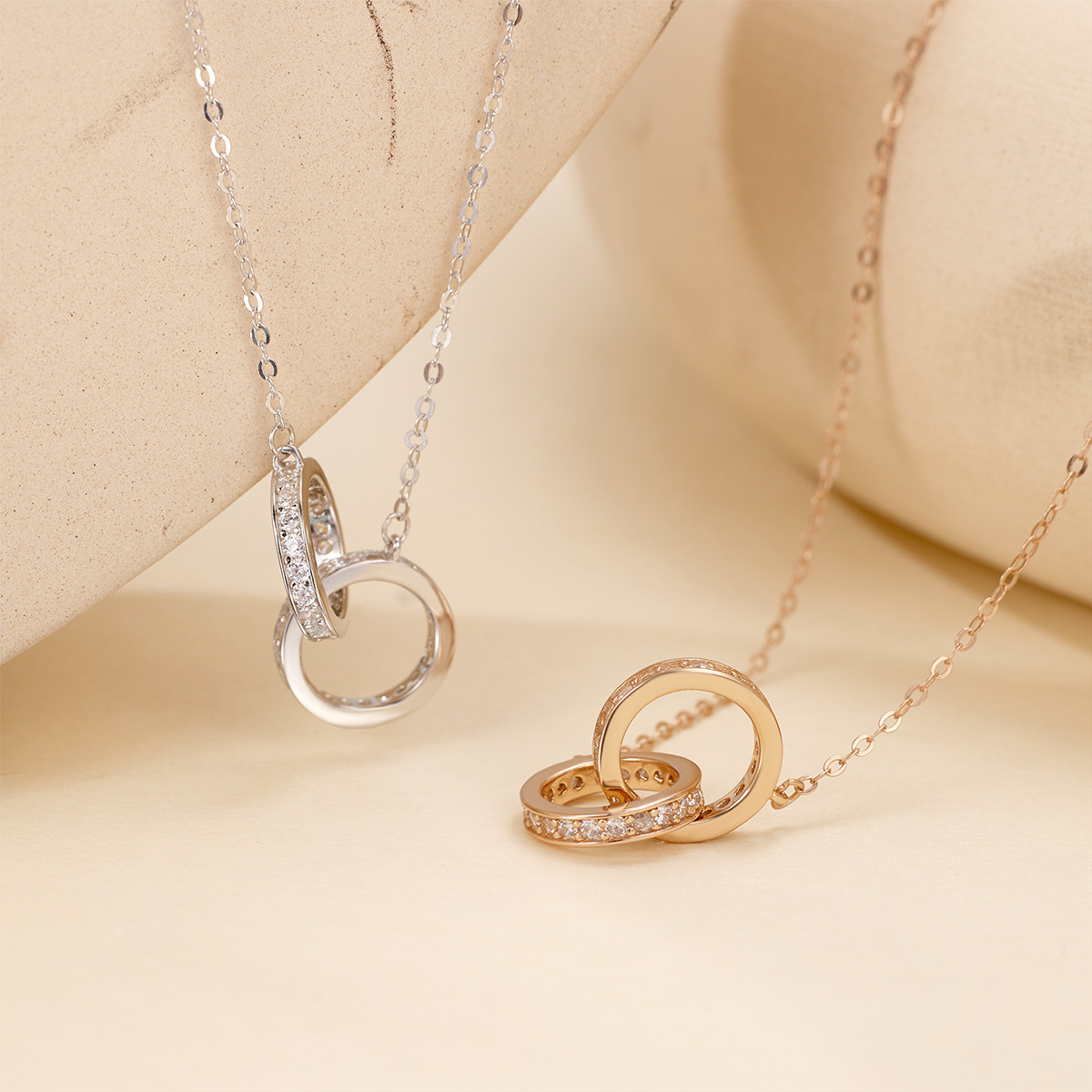 S925 sterling silver full zirconium interlocking necklace for women, with a high-end design sense, Mobius strip collarbone chain, light luxury and simplicity full figure