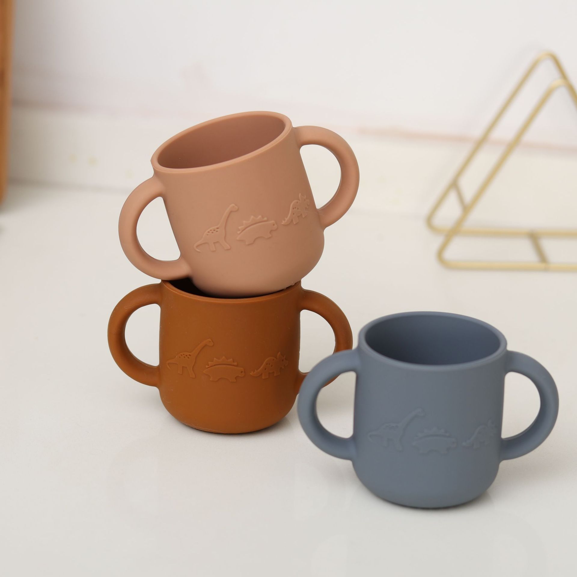 「母婴好物」宝宝防摔水杯卡通恐龙双柄水杯食品级硅胶学饮水杯